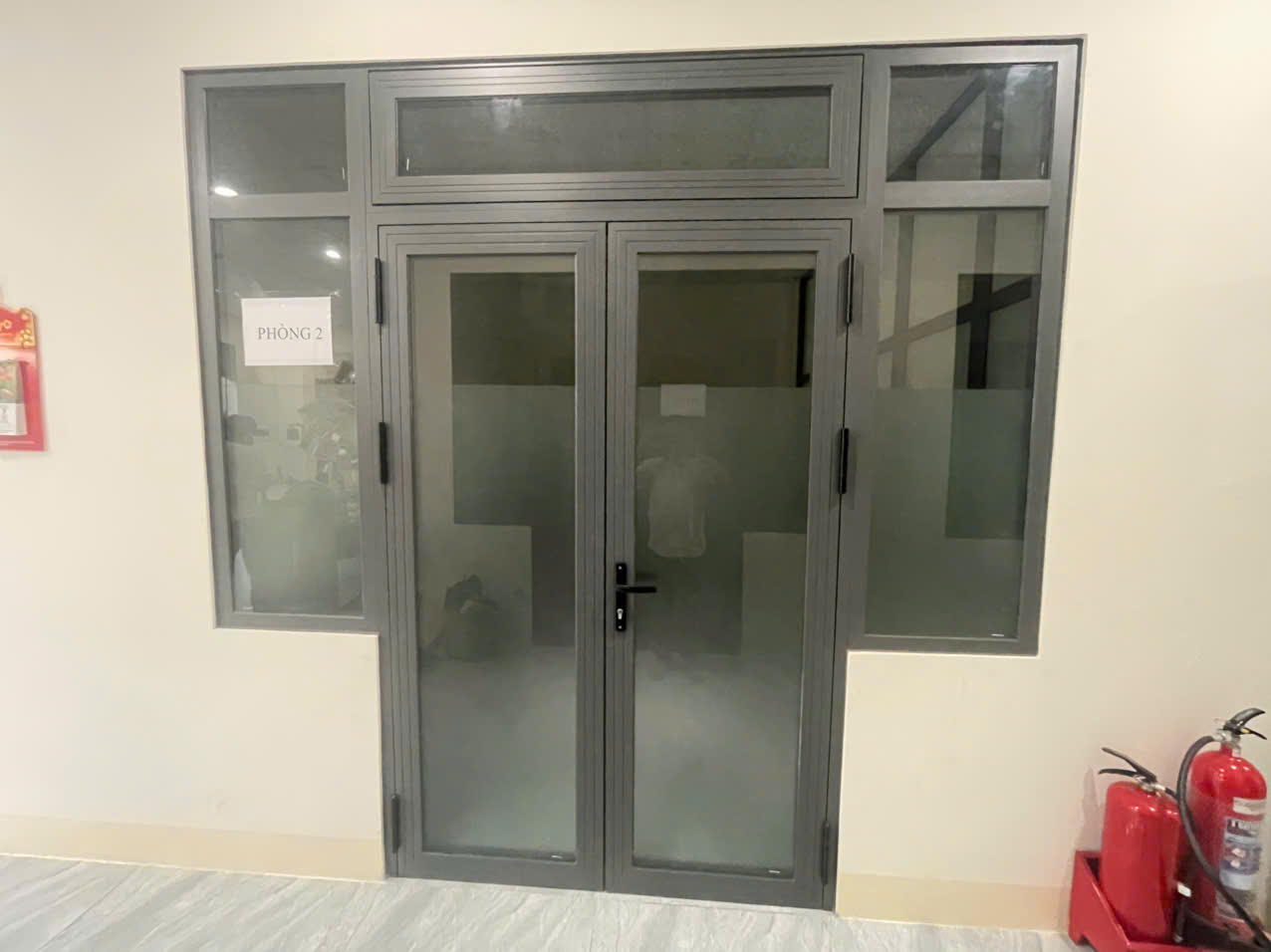 kinh nghiệm chọn cửa nhôm kính cho mặt tiền
